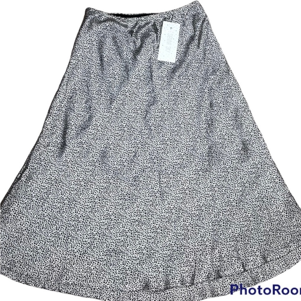 NWT Sienna Sky MIDI Skirt